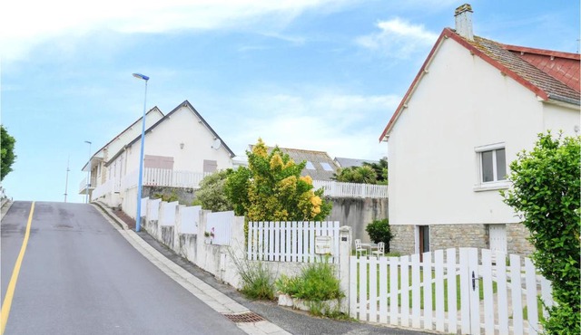 1 Bedroom Cozy Apartment In Pirou