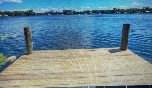 1 bedroom Cozy Cottage on the Lake with your own private dock to fish and swim!