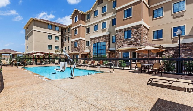 1 Bedroom | Easy Access to Convention Center