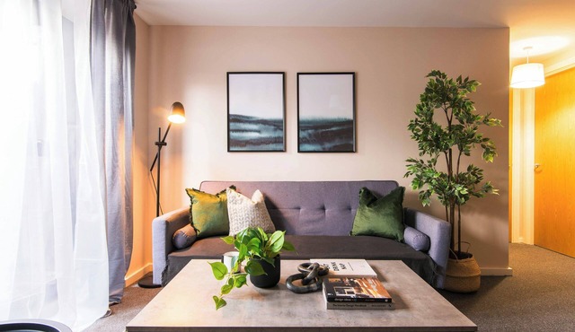 1 Bedroom Flat 2 mins walk to Eccles Train Station