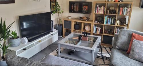 1 Bedroom Flat 27 Mins to London Victoria