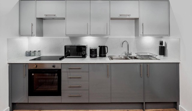 1 Bedroom Flat on Cannon Street- Brand New