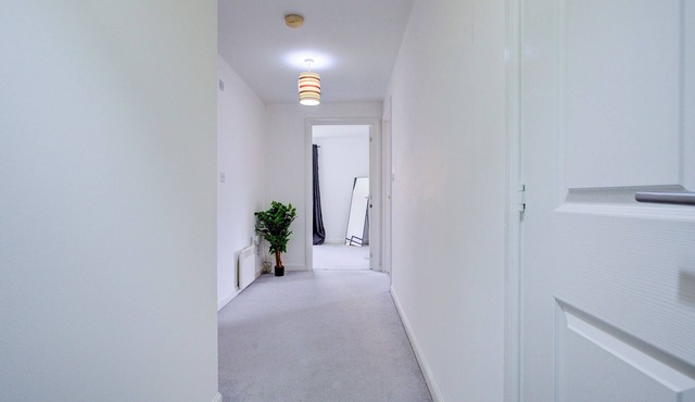 1 Bedroom Flat with Balcony in Wembley