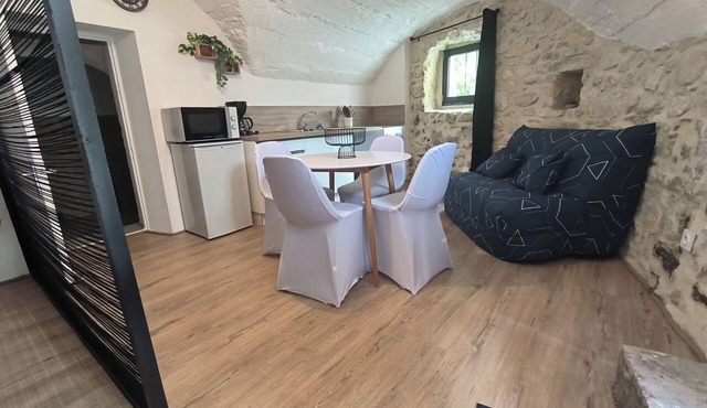 1 Bedroom Apartment in Rochefort-en-Valdaine