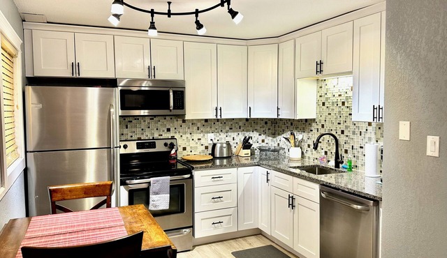 1 bedroom furnished apartment, great location, 10 minutes from Frontier Park.