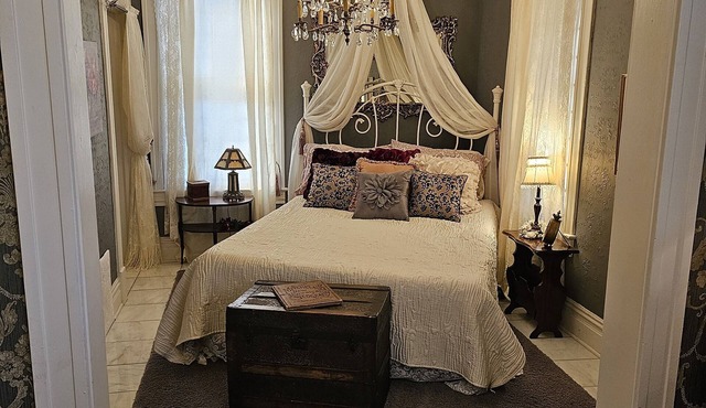1 bedroom furnished suite perfect for traveling professional.