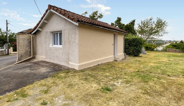 1 bedroom gorgeous home in Ruelle-sur-Touvre
