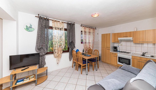 1 bedroom gorgeous apartment in Kastel Kambelovac