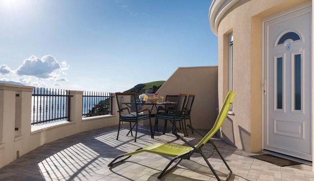 1 bedroom gorgeous apartment in Komarna