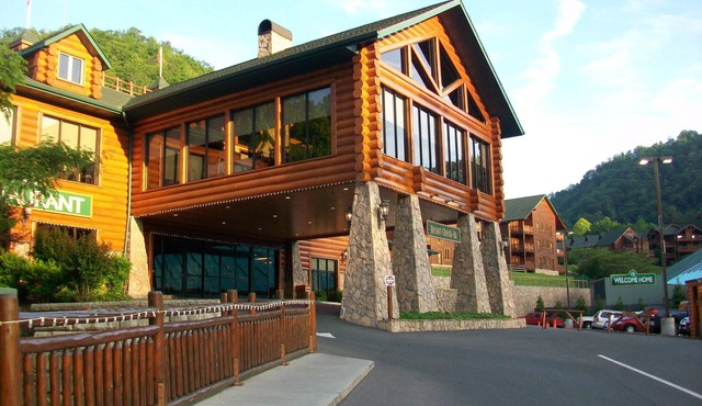 1 Bedroom Grand With Indoor Water Park Included, Sleeps 6