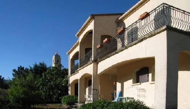 1 bedroom ground floor villa with garden