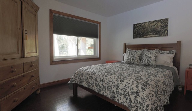 1-Bedroom Guest Cottage on Historic Lakefront Estate