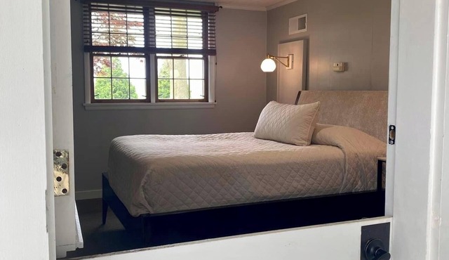 1-bedroom guestroom in a lodge, 9 miles from Cedar Point