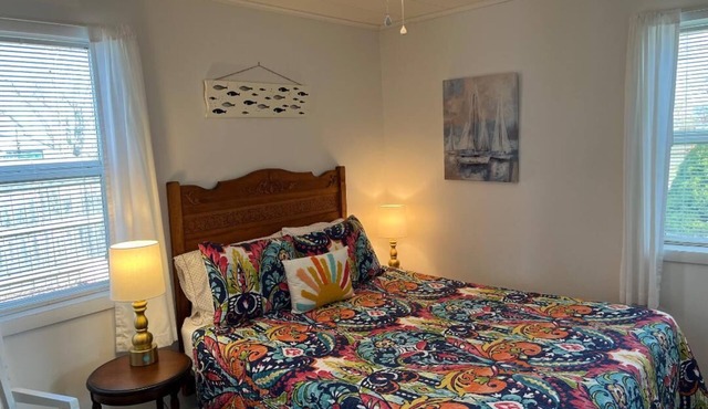 1 Bedroom house and yard w/partial lakeview between Niagara Falls and Rochester