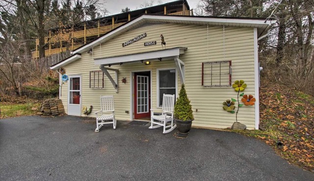 1 bedroom house right on King Street in the heart of downtown Boone