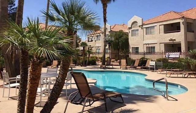 1 bedroom (king size bed), 1 bathroom near Red Rock