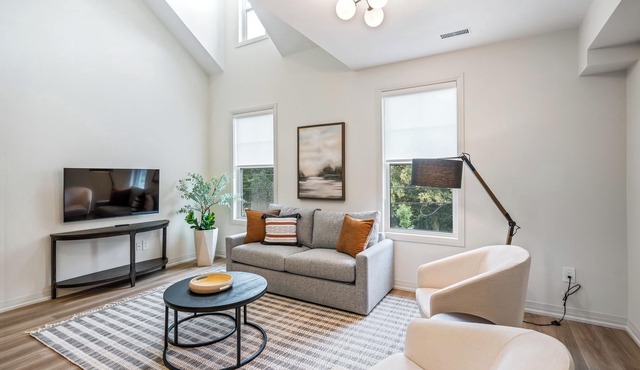 1 Bedroom Luxurious Apartment in Niagara