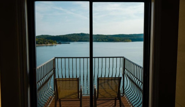 1 bedroom Lake view Villa - Unit 202