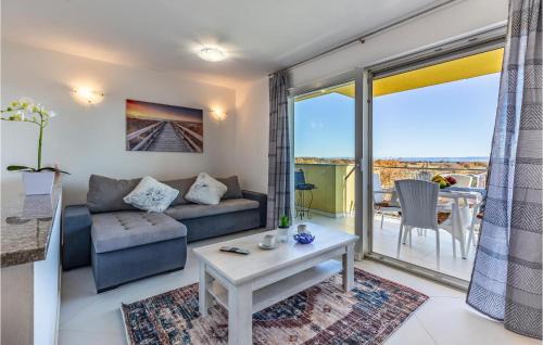 1 Bedroom Lovely Apartment In Liznjan