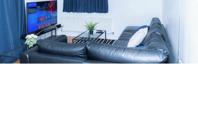 1 bedroom Luxury Apartment Gants-Hill in Illford