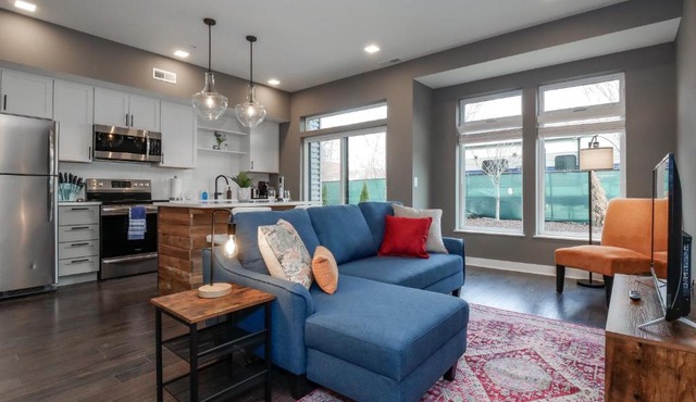 1 Bedroom Luxury Condo 10 Minutes from First Energy Stadium D4