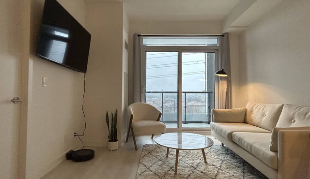 1 Bedroom Luxury Condo Apartment In The Heart of Thornhill | Parking Included