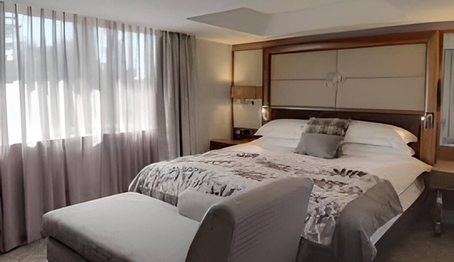 1 BEDROOM LUXURY SUITE - ROMANTIC HIDEAWAY