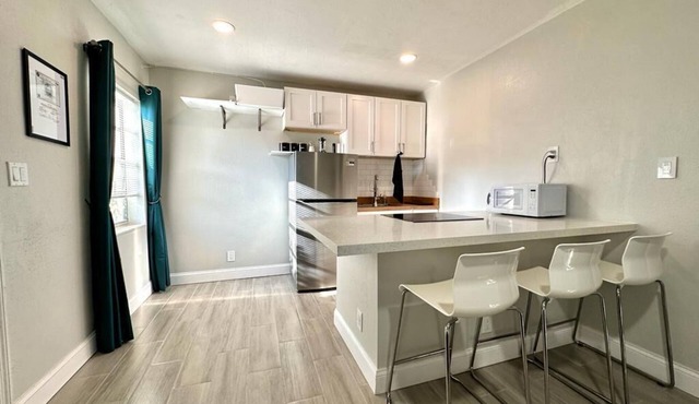 1-bedroom n Fort Lauderdale w/FREE Parking,Kitchen,Patio-8mins to FLL Airport @2