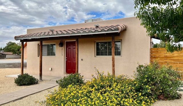 1 bedroom near NMSU. W/D in unit/pets welcome.