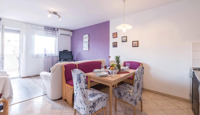 1 bedroom nice apartment in Liznjan