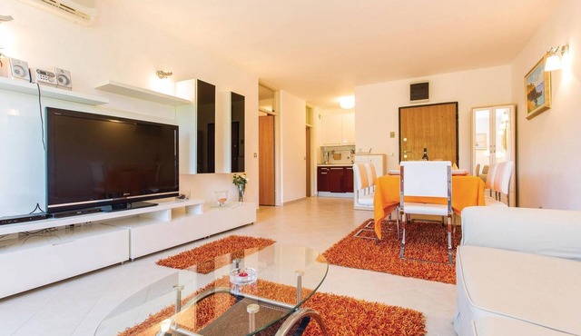 1 bedroom nice apartment in Njivice