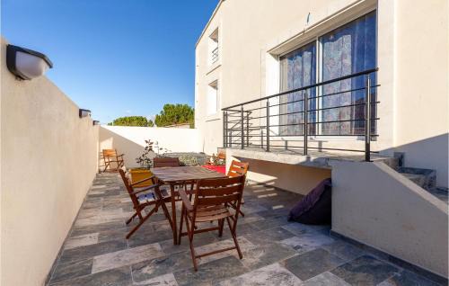 1 Bedroom Nice Apartment In Eyragues