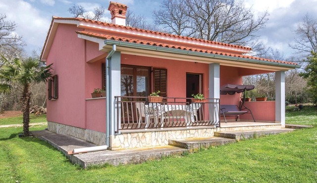 1 bedroom nice home in Bateli