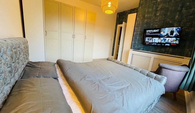 1 Bedroom Pet Friendly Apt Wd Free Wifi, Parking, Netflix & Pool Table. Sleeps 3