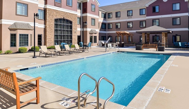 1 Bedroom | Pool & Gym. Free Breakfast