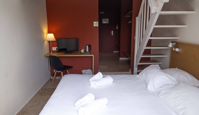 1 Bedroom Private vacation home in Roussillon