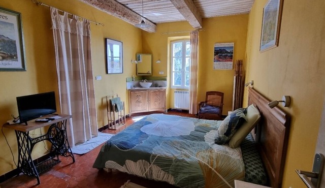 1 bedroom private vacation home in mallemort