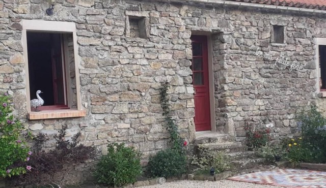 1 Bedroom Private vacation home in Aizenay