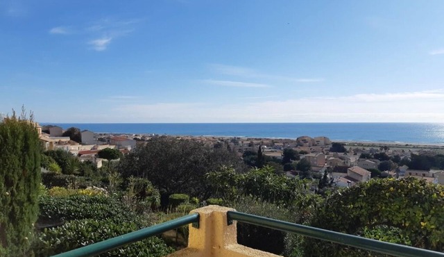 1-bedroom studio with sea view. Ideal for 2 adults and 1 child.