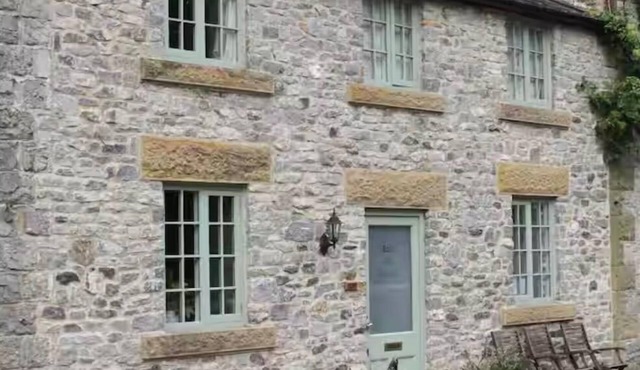 1 Bedroom -Sleeps 3-Dog friendly-Garden-Riverside