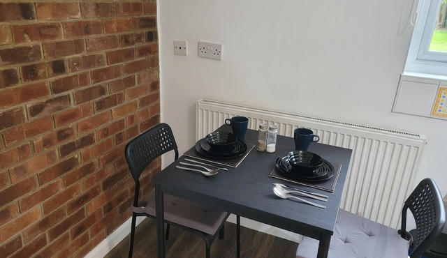 1 Bedroom - Sleeps 3 - Free Parking