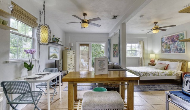 1 Bedroom Spanish Bungalow Guest House