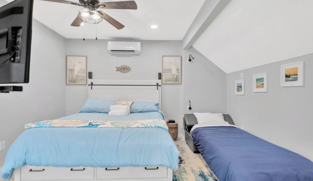 1 Bedroom Studio in Waterfront Building with Dock Access