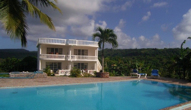 1 bedroom studio apartment with living room, kitchen, terrace, garden and pool