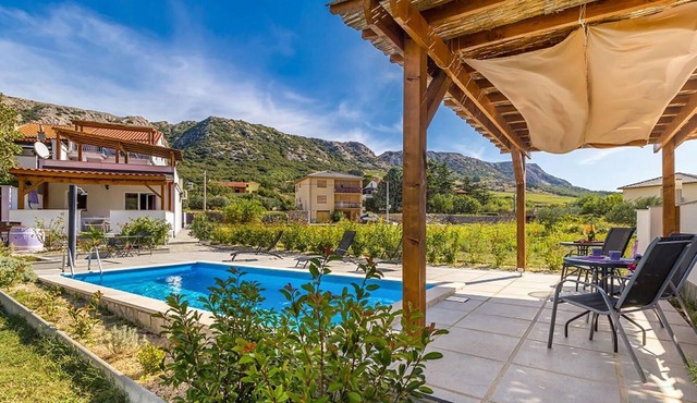 1 bedroom stunning apartment in Baska