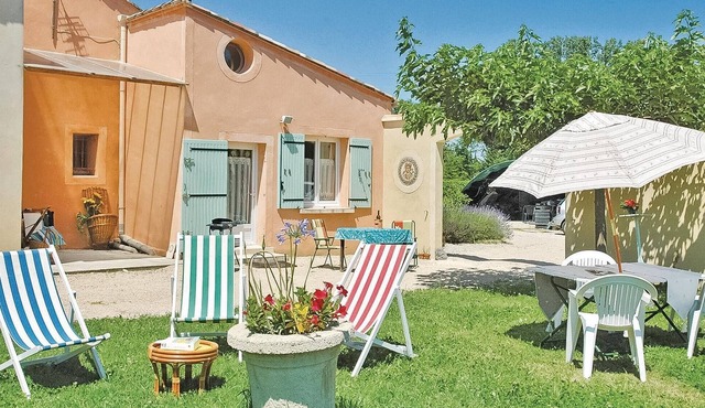 1 bedroom stunning home in Caderousse