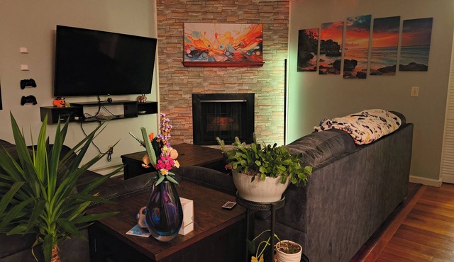 1 Bedroom stylish Condo in Beaverton with Retro games and room to entertain