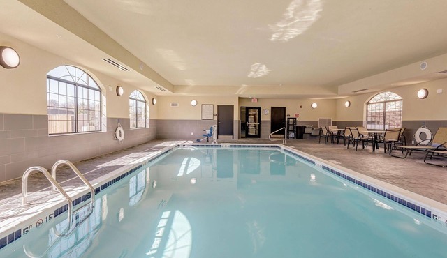 1 Bedroom Suite | Free Breakfast + Shared Pool On-Site | Near Edward Jones! Great for Business Travelers!