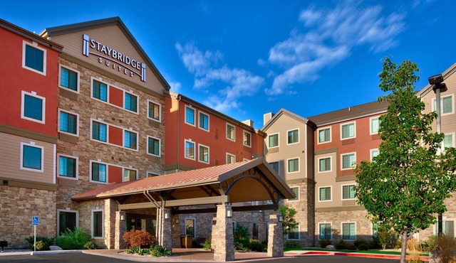 1 Bedroom Suite | Access to a Heated Pool & Hot Tub + Free Breakfast Buffet