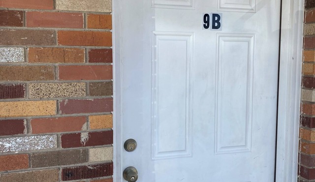 1-bedroom suite on 1st Fl. in Green River with AC, WiFi, a kitchen and laundry.